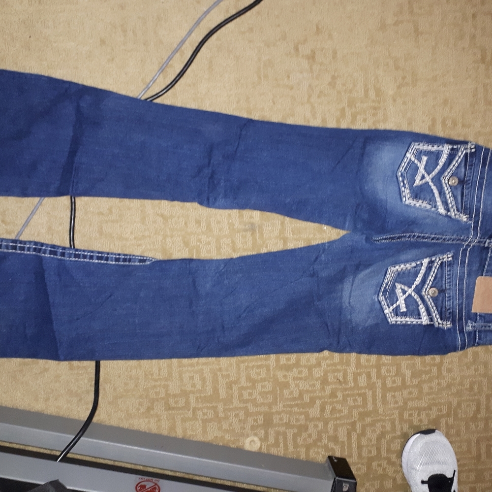 Very flattering dark jeans